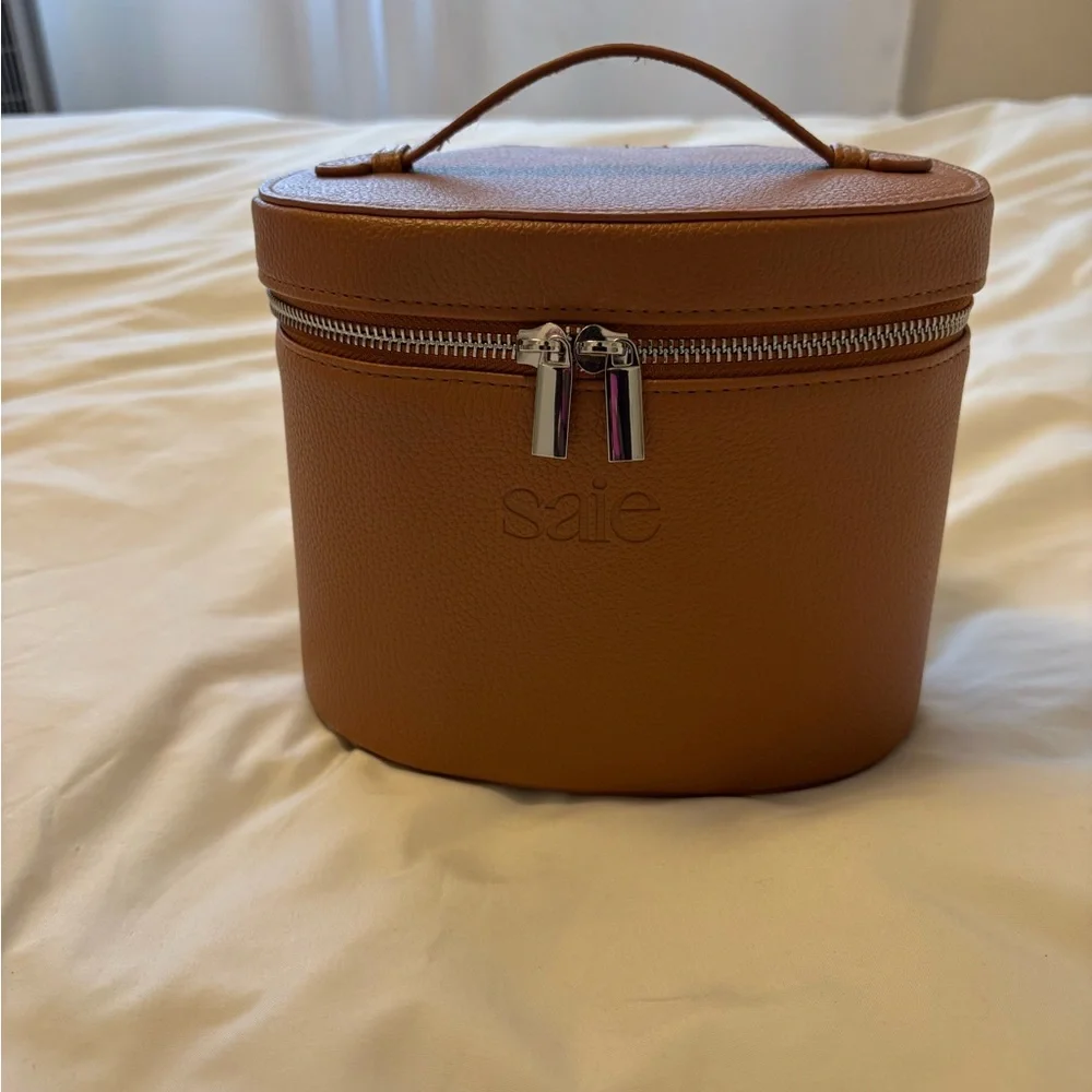 Saie Vanity Case Makeup Bag/ Travel
Cosmetic Bag -Brown . PRICE IS FIRM - Picture 1 of 15